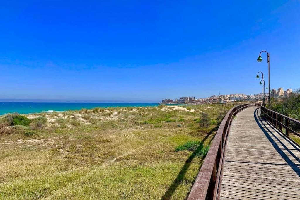 Azul Beach By La Mata Beach Торевьиа Экстерьер фото