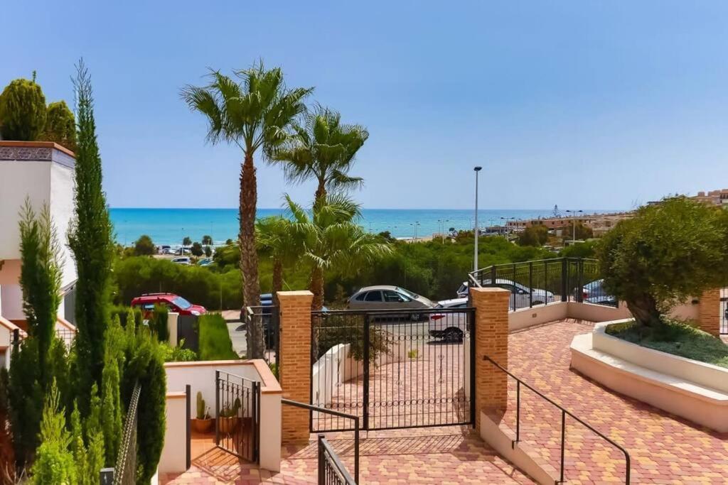 Azul Beach By La Mata Beach Торевьиа Экстерьер фото